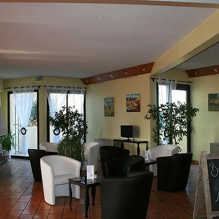 Hotel Les Nevons LʼIsle-sur-la-Sorgue